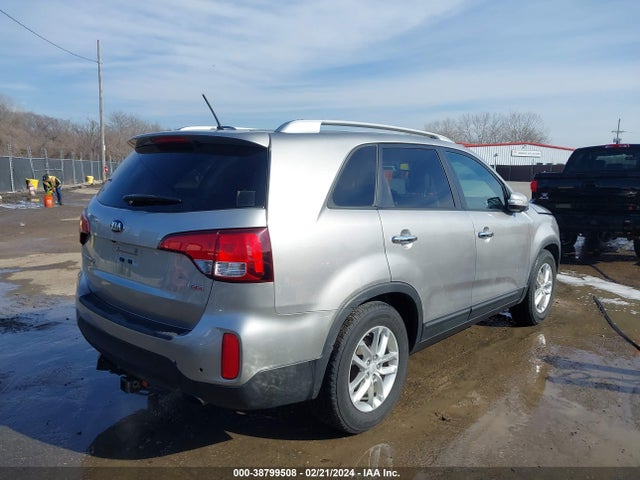 KIA SORENTO LX 2014 5XYKT4A69EG501982 Image 4