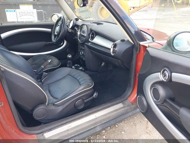 2011 MINI COOPER S WMWSV3C56BTY20360 Photo 4