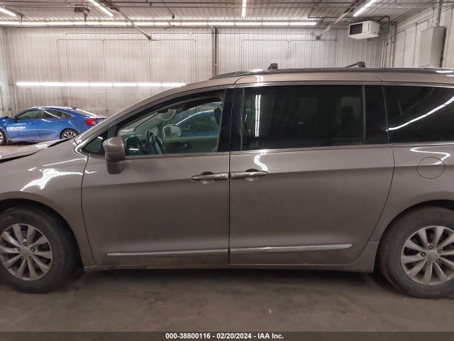 Chrysler Pacifica Touring L Plus 2018 2C4RC1EG8JR257313 Image 14