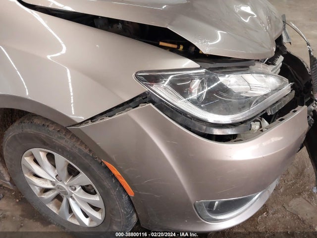 2C4RC1EG8JR257313 Chrysler Pacifica Touring L Plus
