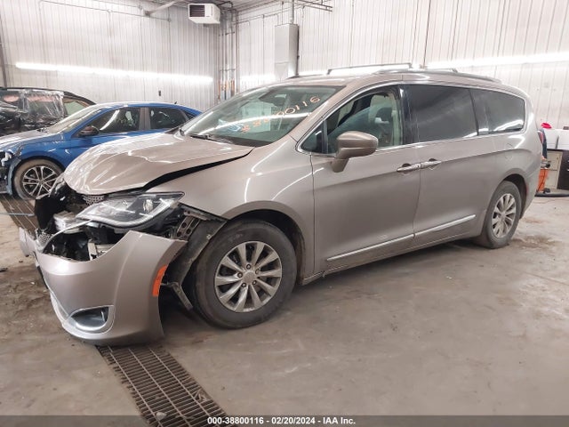 2C4RC1EG8JR257313 Chrysler Pacifica Touring L Plus
