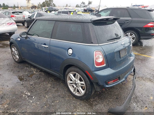 2011 MINI COOPER S WMWSV3C59BTY12592 Photo 2