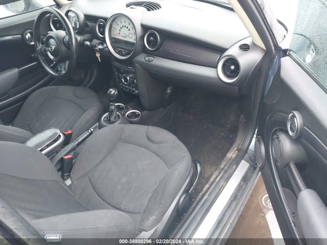2011 MINI COOPER S WMWSV3C59BTY12592 Photo 4