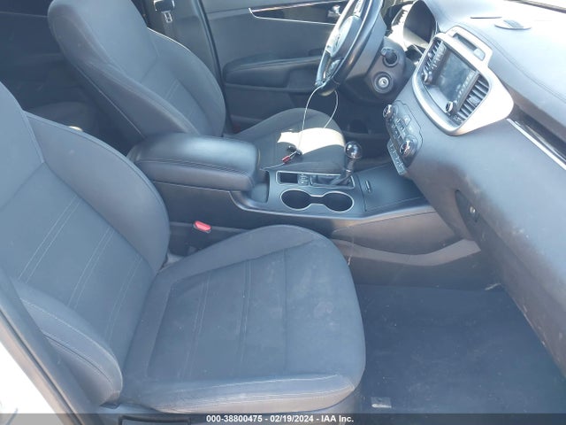 2018 KIA SORENTO 2.4L LX VIN: 5XYPGDA37JG415919