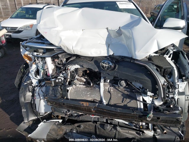 Toyota Corolla Cross Xle 2022 7MUDAABG5NV037117 Image 10