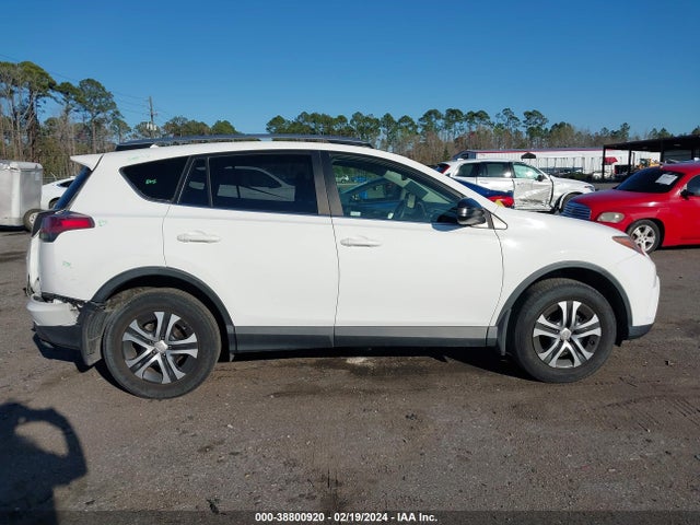 Toyota RAV4 LE 2020 JTMZFREV8HJ710364 Image 13
