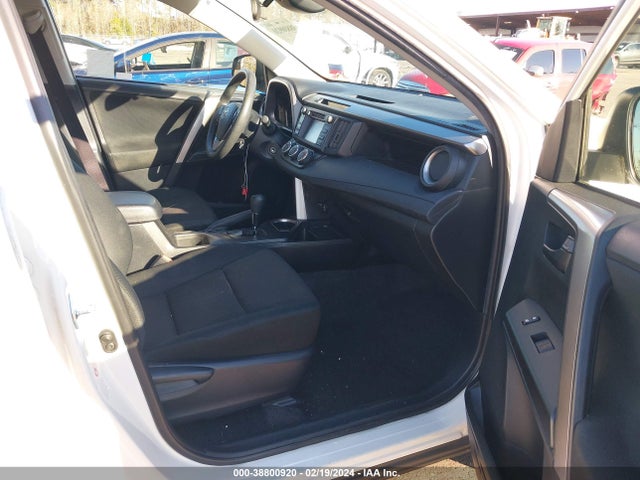 Toyota RAV4 LE 2020 JTMZFREV8HJ710364 Image 5