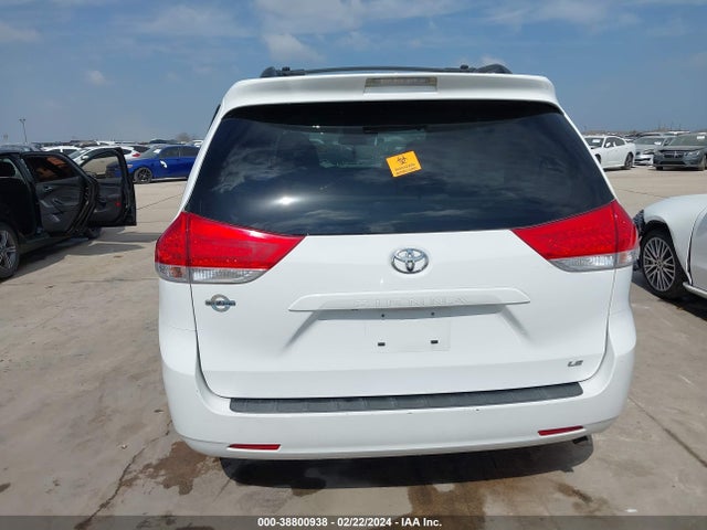 Toyota Sienna Le V6 8 Passenger 2014 5TDKK3DCXES430728 Image 16