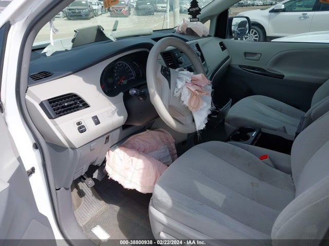 Toyota Sienna Le V6 8 Passenger 2014 5TDKK3DCXES430728 Image 18
