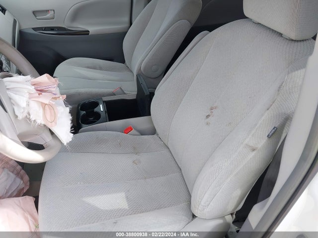 Toyota Sienna Le V6 8 Passenger 2014 5TDKK3DCXES430728 Image 19
