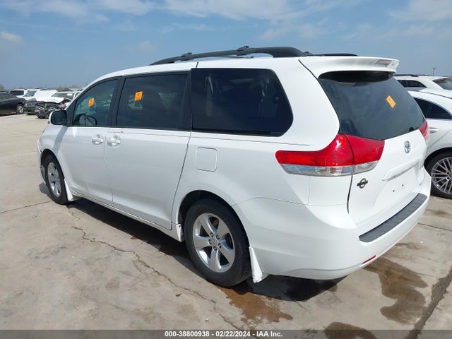 Toyota Sienna Le V6 8 Passenger 2014 5TDKK3DCXES430728 Image 3