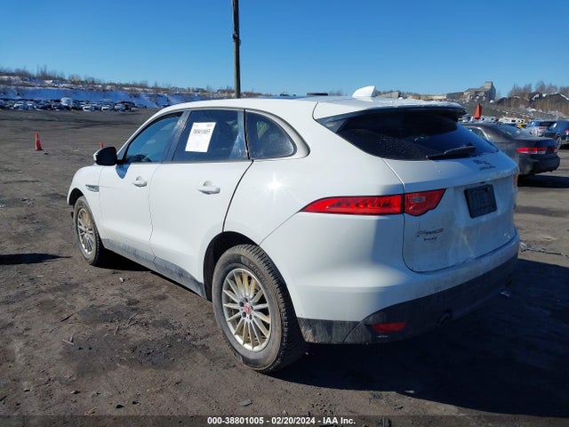 2018 JAGUAR F-PACE SADCS2FX6JA280062 Photo 2