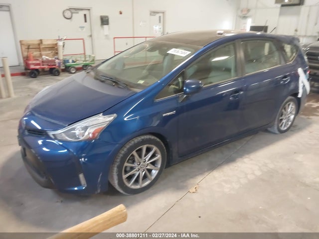 Toyota Prius V Five 2016 JTDZN3EU9GJ043469 Image 2