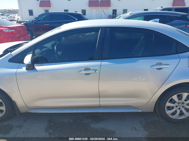 Toyota COROLLA LE 2022 JTDEPMAE5NJ204779 Image 14