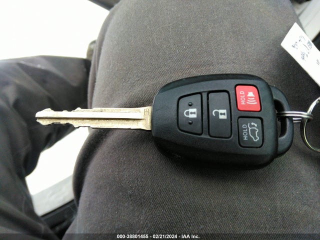 Toyota Rav4 Xle 2017 JTMWFREV8HD095011 Image 11