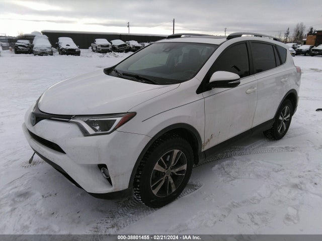 Toyota Rav4 Xle 2017 JTMWFREV8HD095011 Image 2