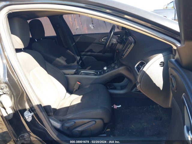 Chrysler 200 Limited 2016 1C3CCCAB3GN131642 Image 5