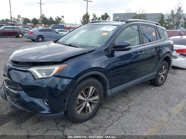 Toyota Rav4 Xle 2017 JTMWFREV4HJ125347 Image 2