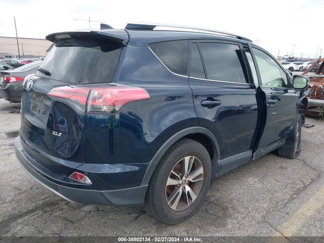 Toyota Rav4 Xle 2017 JTMWFREV4HJ125347 Image 4
