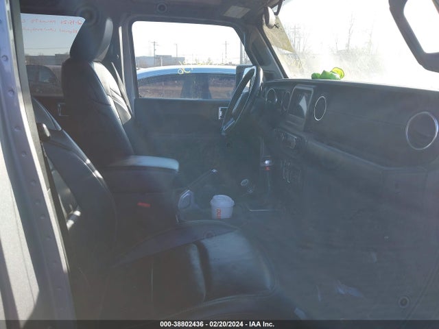 1C4HJXEG3JW118489 Jeep Wrangler Unlimited Sahara 4x4