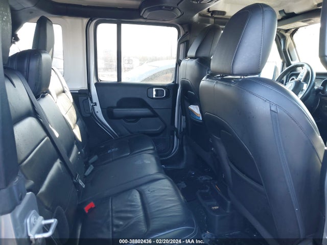 1C4HJXEG3JW118489 Jeep Wrangler Unlimited Sahara 4x4