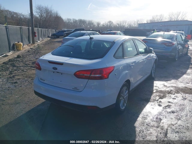 Ford FOCUS SE 2016 1FADP3F25GL330724 Image 4