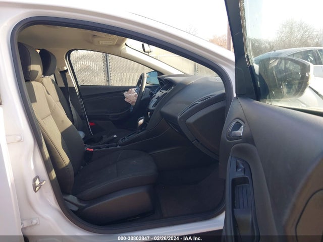 Ford FOCUS SE 2016 1FADP3F25GL330724 Image 5