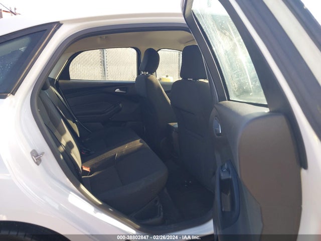 Ford FOCUS SE 2016 1FADP3F25GL330724 Image 8