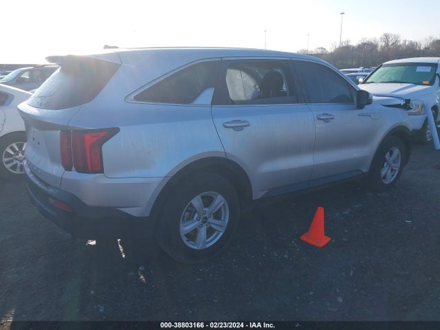 KIA SORENTO LX 2022 5XYRG4LC1NG092317 Image 4