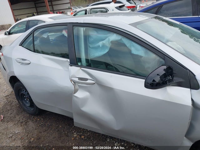 Toyota COROLLA LE 2018 5YFBURHE4JP750557 Image 13
