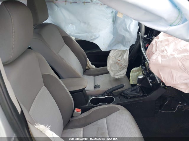 Toyota COROLLA LE 2018 5YFBURHE4JP750557 Image 5