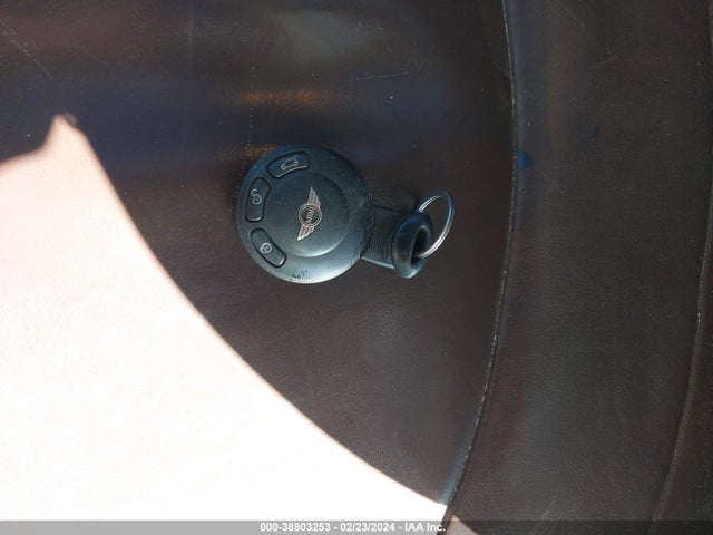 2010 MINI COOPER S CLUBMAN WMWMM3C57ATZ33339 Photo 10