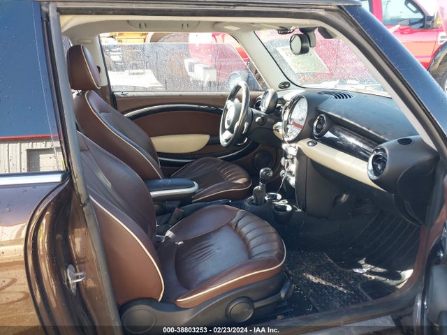 2010 MINI COOPER S CLUBMAN WMWMM3C57ATZ33339 Photo 4