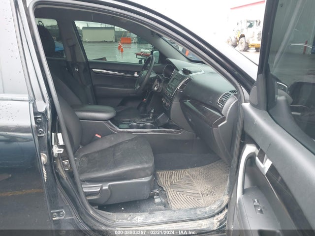 KIA Sorento Lx V6 2015 5XYKTDA73FG600145 Image 5