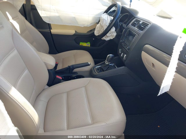 3VWDB7AJXJM209138 Volkswagen Jetta