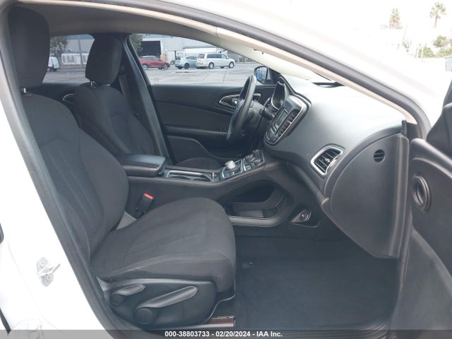 Chrysler 200 Limited 2015 1C3CCCAB4FN625071 Image 5