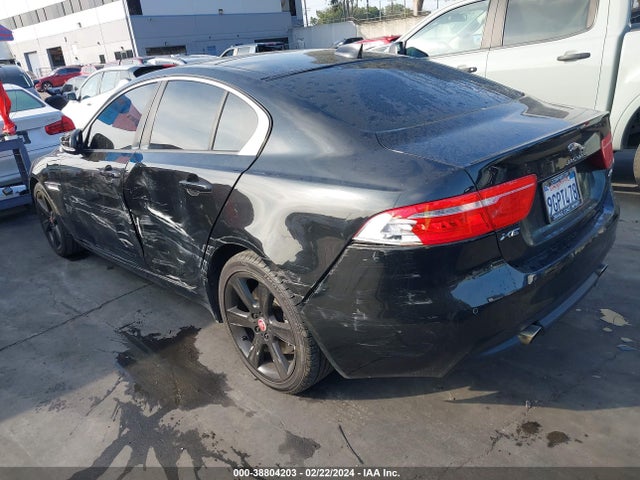 2018 JAGUAR XE SAJAD4FXXJCP22470 Photo 2