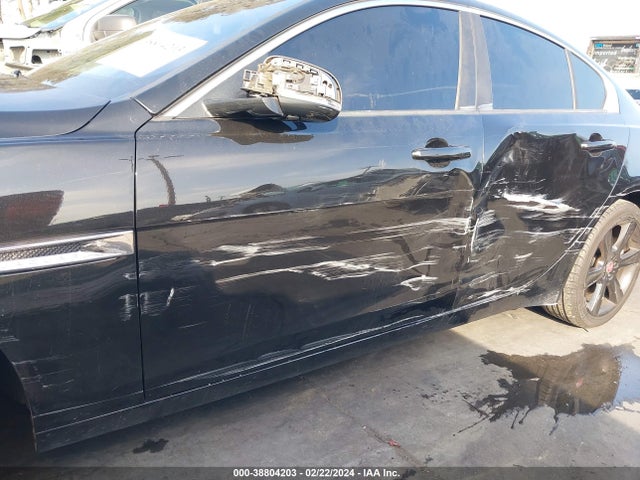 2018 JAGUAR XE SAJAD4FXXJCP22470 Photo 5