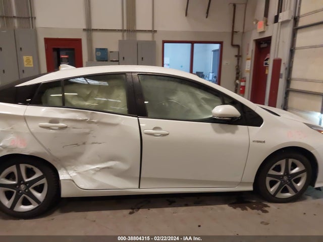 Toyota Prius Four Touring 2016 JTDKARFU6G3008875 Image 13
