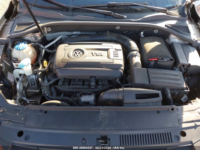 1VWAT7A32FC039366 Volkswagen Passat 1.8t S