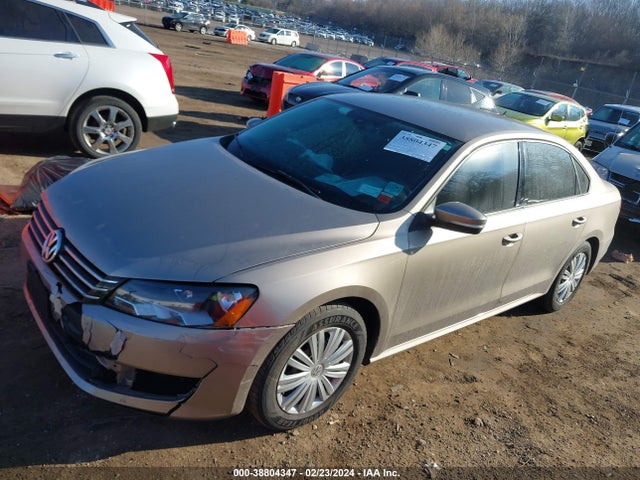 1VWAT7A32FC039366 Volkswagen Passat 1.8t S