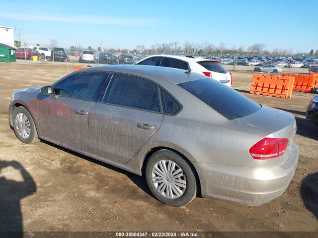 1VWAT7A32FC039366 Volkswagen Passat 1.8t S