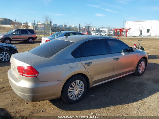 1VWAT7A32FC039366 Volkswagen Passat 1.8t S