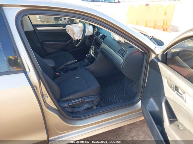 1VWAT7A32FC039366 Volkswagen Passat 1.8t S