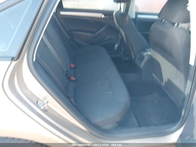 1VWAT7A32FC039366 Volkswagen Passat 1.8t S