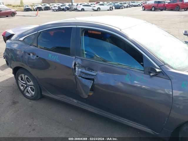 2HGFC2F5XHH557975 Honda Civic Lx