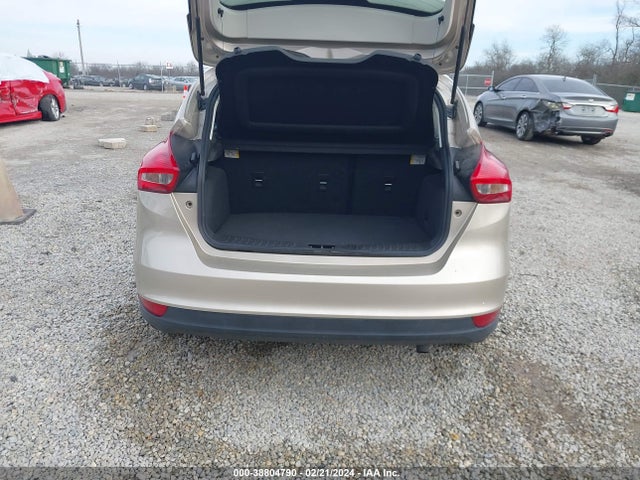 Ford FOCUS SE 2018 1FADP3K22JL231243 Image 16