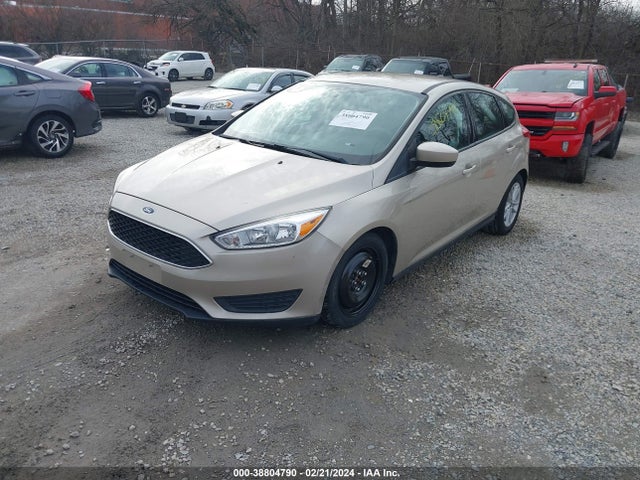 Ford FOCUS SE 2018 1FADP3K22JL231243 Image 2