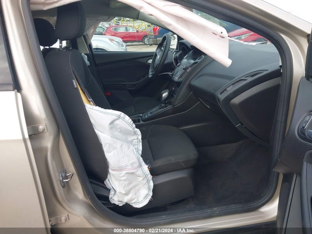 Ford FOCUS SE 2018 1FADP3K22JL231243 Image 5