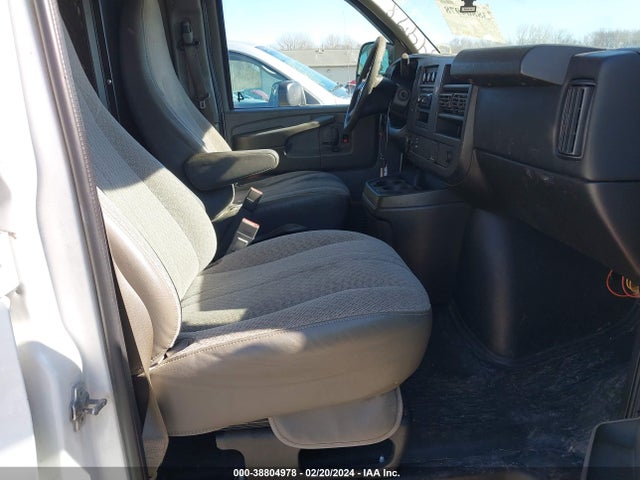 Chevrolet Express 2500 Work Van 2015 1GCWGGCF8F1256307 Image 5